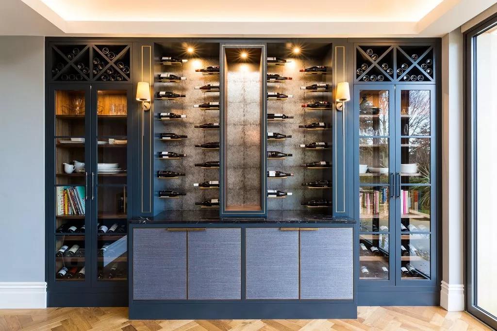 定制酒柜，分寸之間展現(xiàn)你的高端品位|泓朝貴族